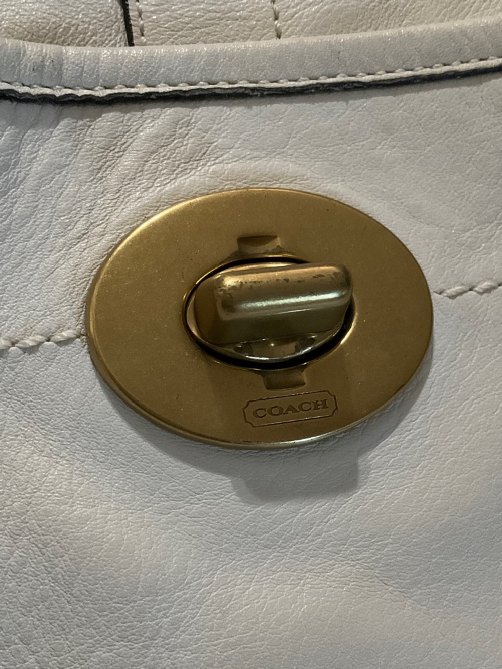 Coach Cream Leather Hobo with Gold Turn-Lock - Picture 4 of 16